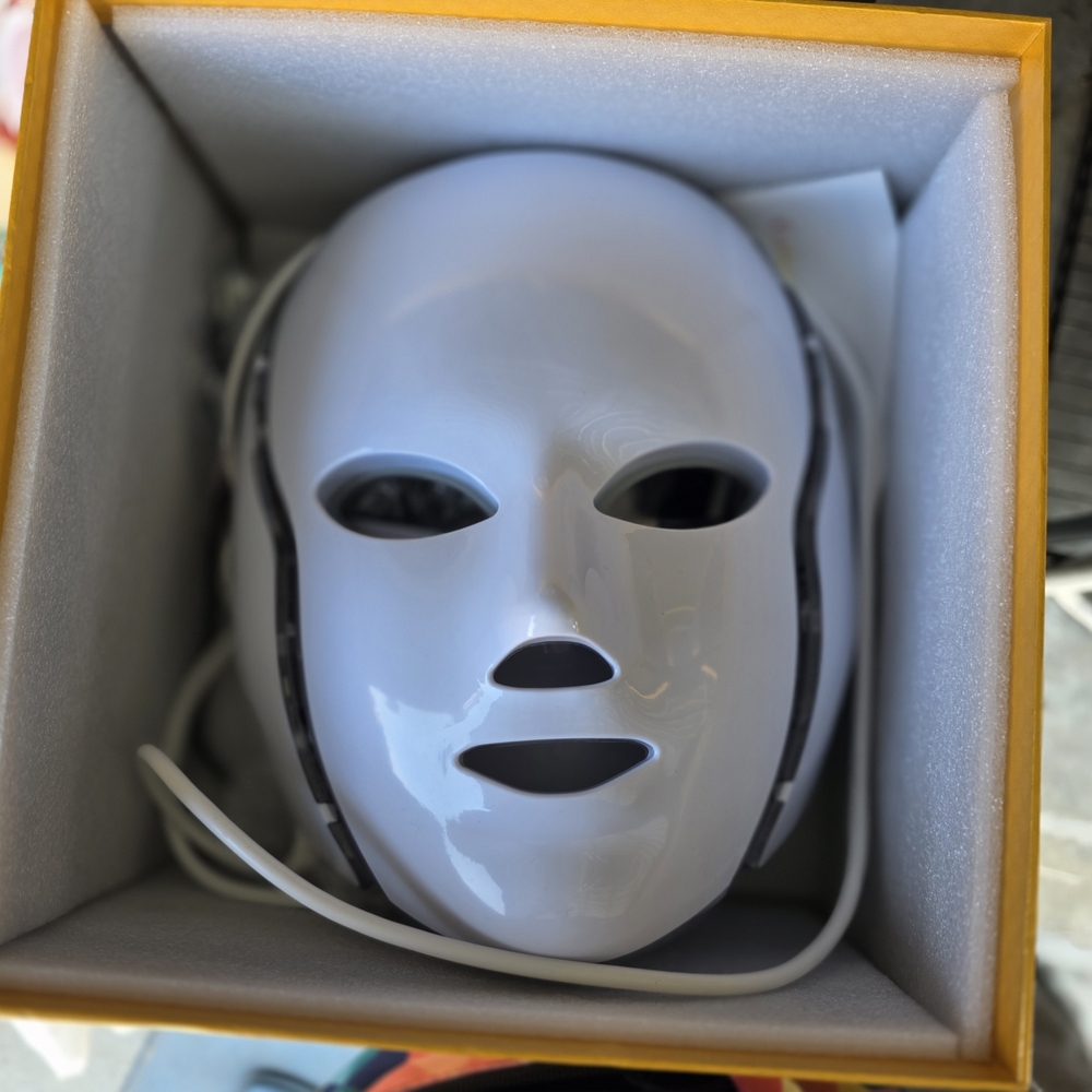 LED Beauty Face and Neck Mask - White - Picture 3 of 6